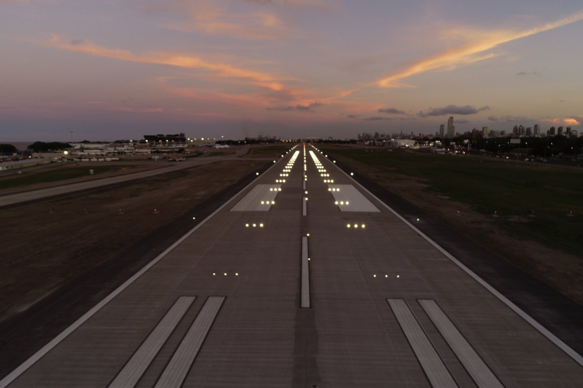 El aeroparque Jorge Newbery retomó sus operaciones  Ser Industria